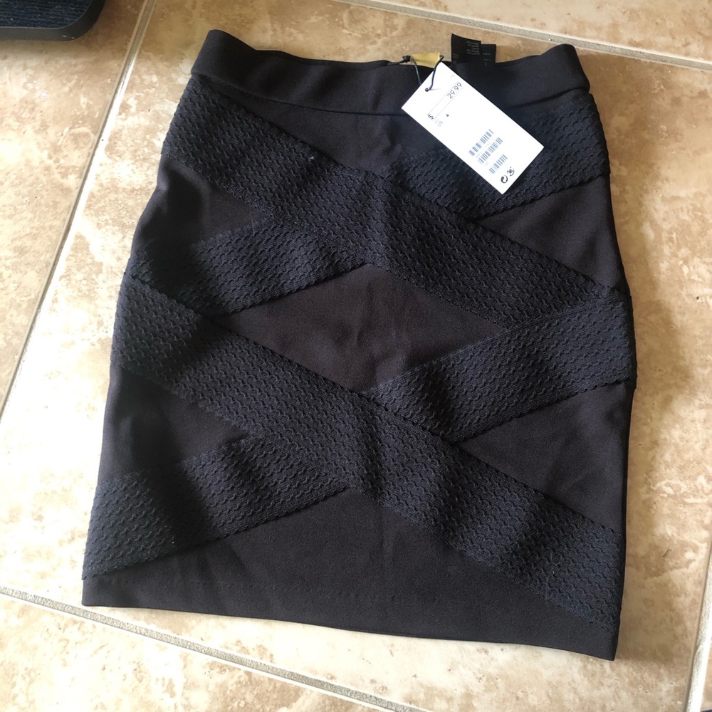 New Black H&M Skirt - Size 4 (with tags)